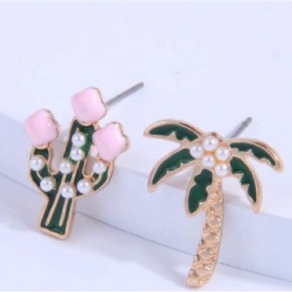 🏝 Betsey Johnson unique mismatched palm tree & cactus earrings 🏝 - Picture 7 of 9